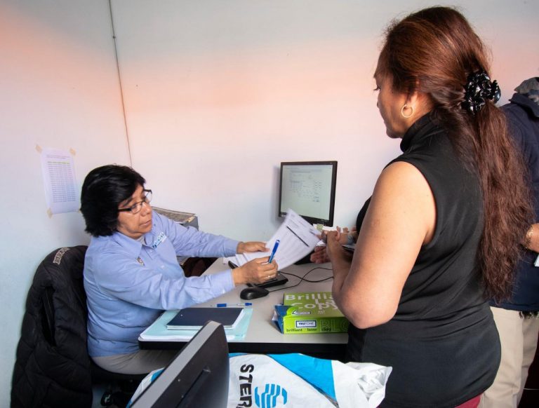 AYUNTAMIENTO DE CÓRDOBA PONE EN MARCHA MÓDULO DE REGULARIZACIÓN PARA LOCATARIOS DEL REVOLUCIÓN