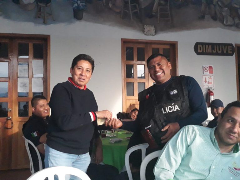 FESTEJAN A ELEMENTOS DE SEGURIDAD PÚBLICA MUNICIPAL