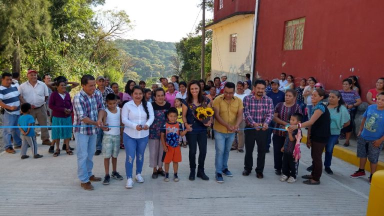 SUPERVISA ALCALDESA OBRA DE PAVIMENTACIÓN EN TEXOCOTITLA