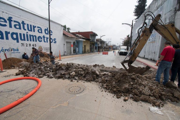 POR OBRAS DE CANALIZACIÓN DE DUCTERIA CIERRAN CIRCULACIÓN EN AVENIDA 1