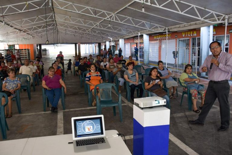 LOCATARIOS DEL MERCADO REVOLUCIÓN EN CÓRDOBA RECIBEN CAPACITACIÓN SOBRE EL COVID-19