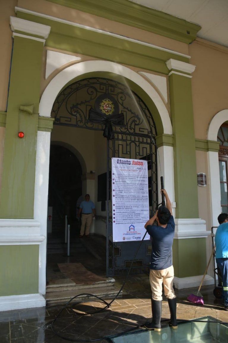 LIMPIAN PALACIO MUNICIPAL COMO MEDIDA PREVENTIVA