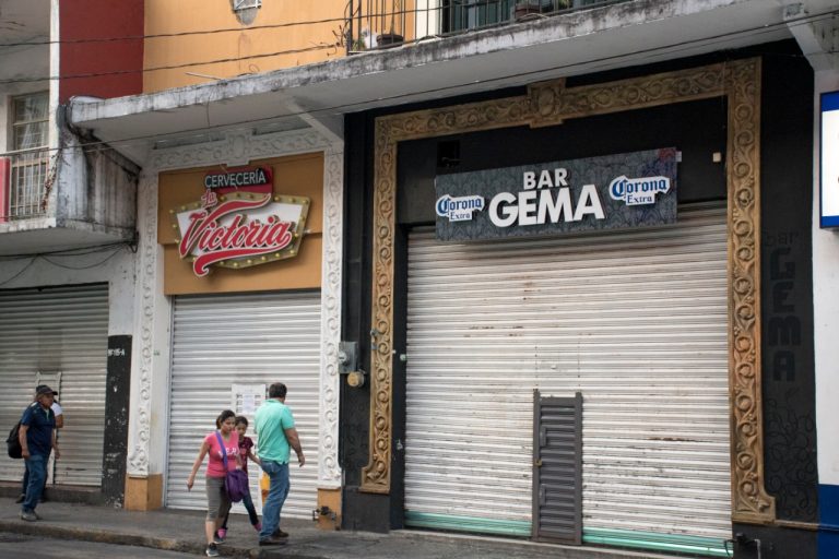 EN CÓRDOBA, MANTIENEN OPERATIVO PARA VIGILAR QUE BARES Y CANTINAS PERMANEZCAN CERRADOS