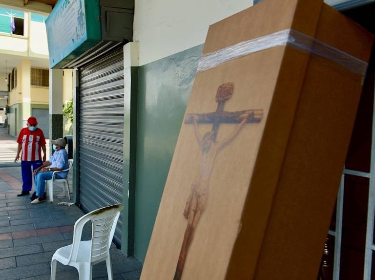 EN ECUADOR ENTREGARÁN CUATRO MIL ATAÚDES DE CARTÓN