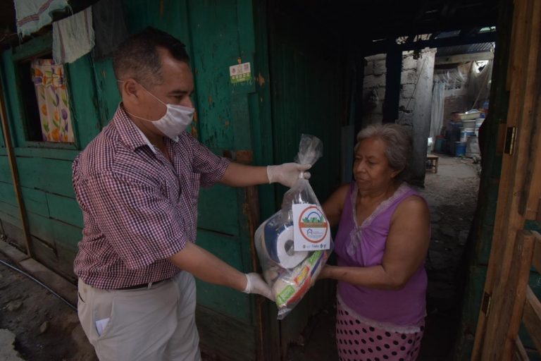 AYUNTAMIENTO DE CÓRDOBA REALIZA ENTREGA DE APOYO ALIMENTICIO A FAMILIAS MÁS NECESITADAS ANTE EMERGENCIA SANITARIA