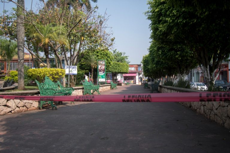 INHABILITA PROTECCIÓN CIVIL CÓRDOBA MOBILIARIO DEL PARQUE MADERO