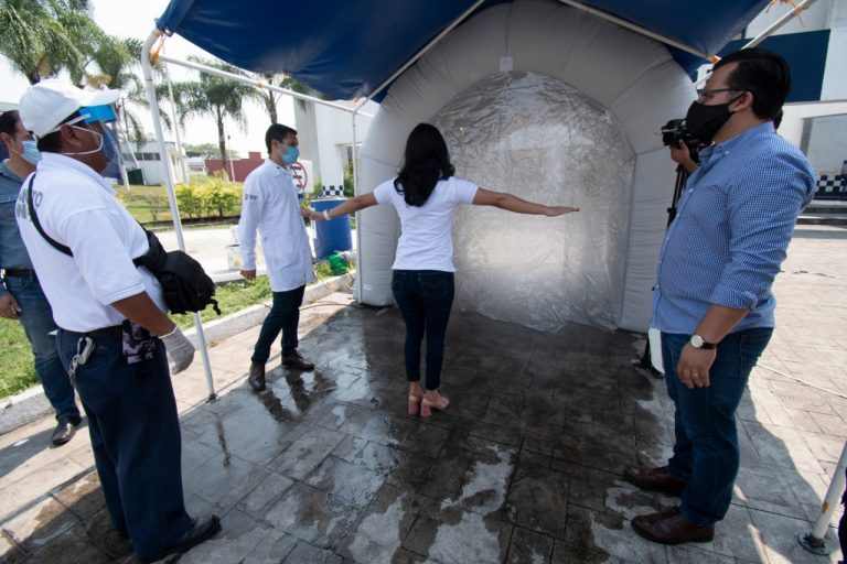 INSTALAN TÚNEL SANITIZANTE EN INSTALACIONES DEL MANDO ÚNICO CÓRDOBA