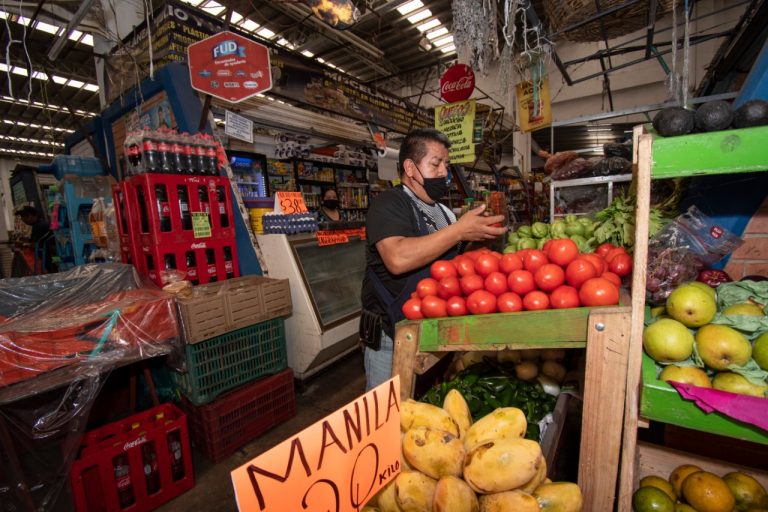 LOCATARIOS DEL MERCADO LA ISLA, EN CÓRDOBA, IMPLEMENTAN SERVICIO A TU AUTO