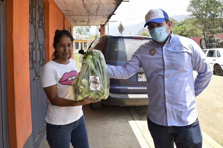 AYUNTAMIENTO DE CÓRDOBA DISTRIBUYE DESPENSA VERDE EN ZONA RURAL DEL MUNICIPIO