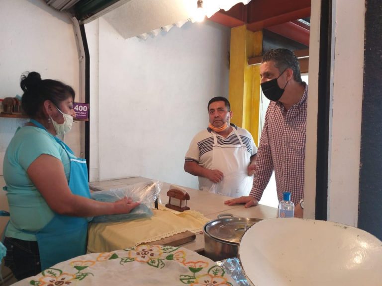 PROTEGE VICTOR VARGAS CON CARETAS A LOCATARIOS DEL MERCADO «3 DE AGOSTO» EN FORTÍN