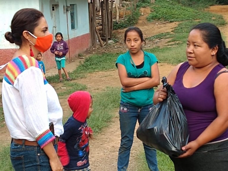 ENTREGAN APOYO ALIMENTARIO EN POTRERILLO, OCOTITLÁN Y PRESIDIO