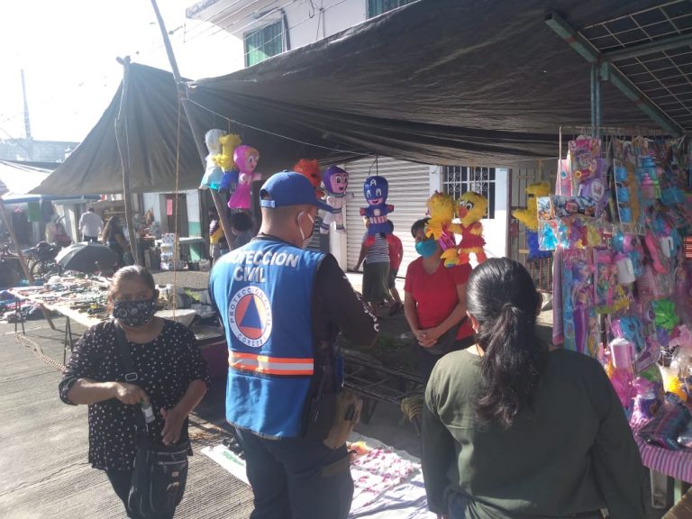 AUTORIDADES MUNICIPALES VERIFICAN ACCIONES PREVENTIVAS CONTRA COVID-19, EN TIANGUIS DE CÓRDOBA