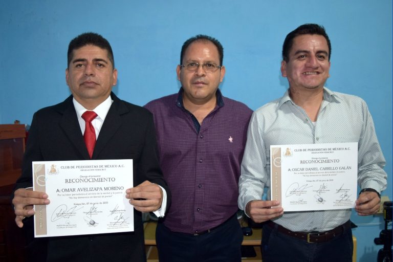 OTORGAN RECONOCIMIENTO A PERIODISTAS DE HUATUSCO
