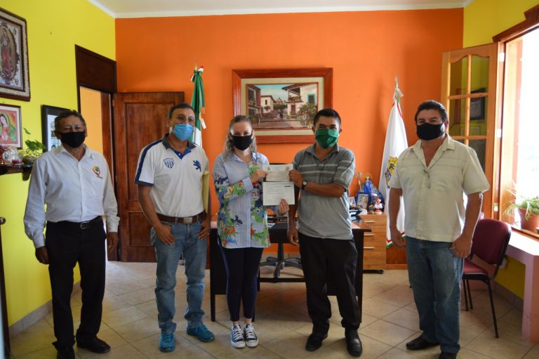 ENTREGAN PREMIO A LA ESCUELA PRIMARIA IGNACIO ZARAGOZA DE COMAPA