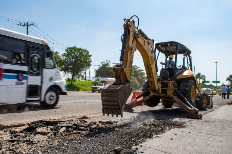 RENUEVA AYUNTAMIENTO DE CÓRDOBA CARPETA ASFÁLTICA EN ENTRONQUE A LA LUZ FRANCISCO I. MADERO