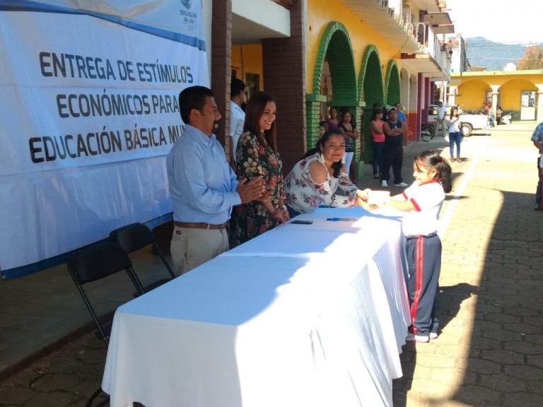 BUSCAN BENEFICIARIOS PARA PROGRAMA DE BECAS MUNICIPALES