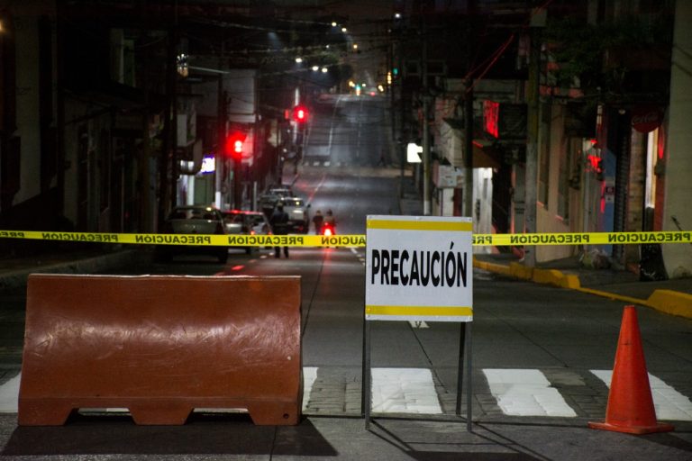 CON BALIZAMIENTO MEJORA AYUNTAMIENTO DE CÓRDOBA MOVILIDAD PEATONAL Y VEHICULAR
