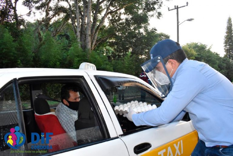 DIF Y AYUNTAMIENTO DE CÓRDOBA ENTREGAN APOYO ALIMENTARIO A TAXISTAS