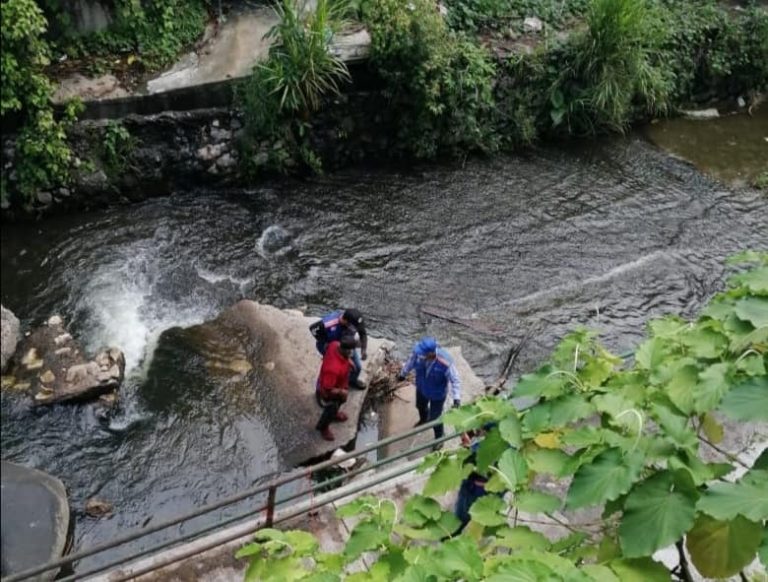 PC CÓRDOBA ATIENDE REPORTE SOBRE PERSONA EN RIESGO EN CAUCE DEL RÍO SAN ANTONIO