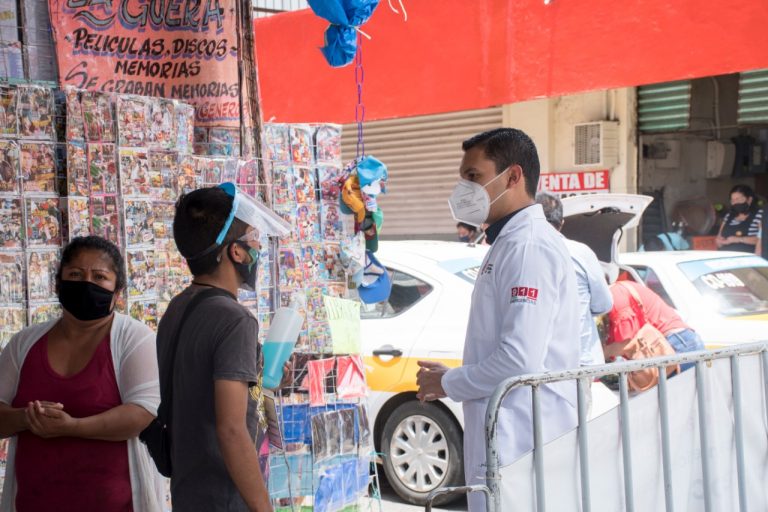 SE SUMAN LOCATARIOS DEL MERCADO REVOLUCIÓN A ACCIONES SANITARIAS ANTE COVID19