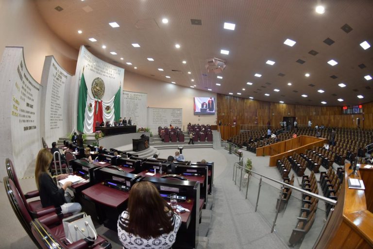 RECIBE CONGRESO INICIATIVA DEL GOBERNADOR EN MATERIA DE SERVICIOS DEL ESTADO