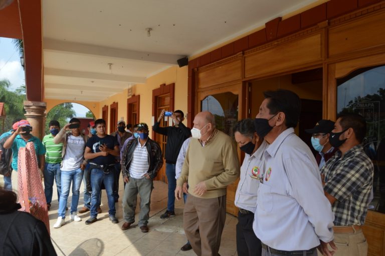 VECINOS DE LA LOCALIDAD DE SAN FELIPE ACUDEN A PALACIO DE COMAPA POR NO TENER AGUA