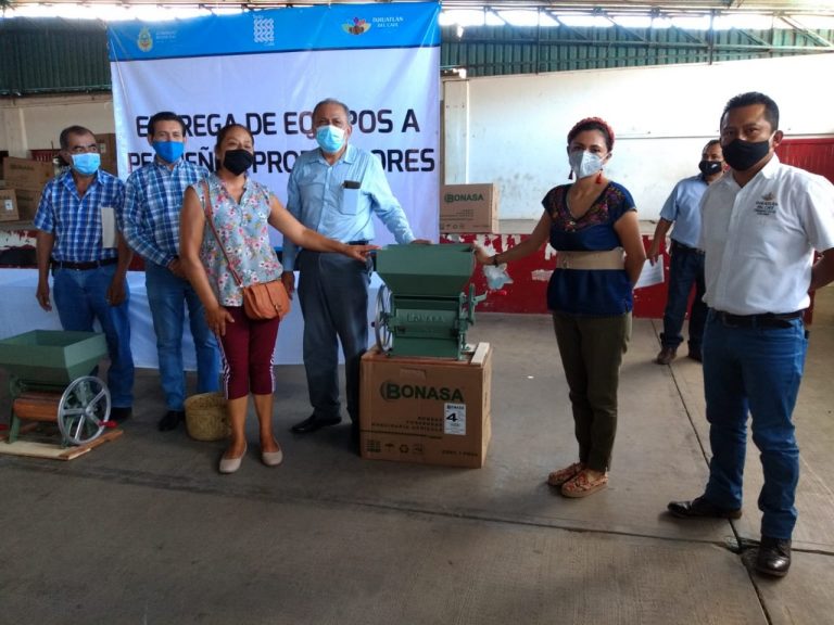 ENTREGAN DESPULPADORAS DE CAFÉ MEDIANTE SUBSIDIOS