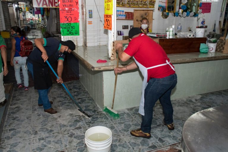 REALIZAN LAVADO DEL MERCADO REVOLUCIÓN