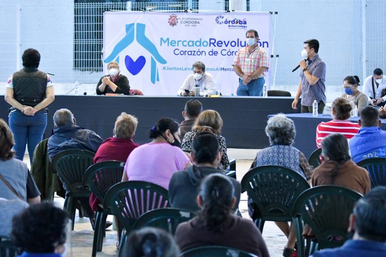 LOCATARIOS Y AUTORIDADES DE CÓRDOBA REFUERZAN DIÁLOGO A FAVOR DEL MERCADO REVOLUCIÓN