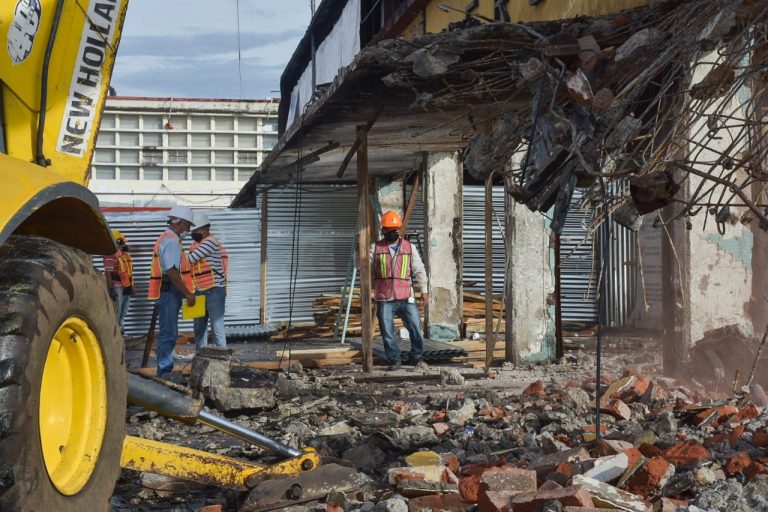 INICIAN TRABAJOS DE DEMOLICIÓN EN MERCADO REVOLUCIÓN