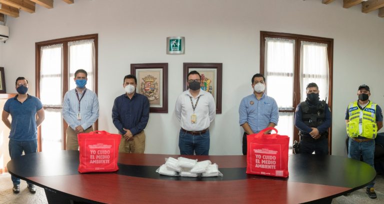 EN APOYO DE PRIMEROS RESPONDIENTES, OXXO DONA DOS MIL CUBREBOCAS