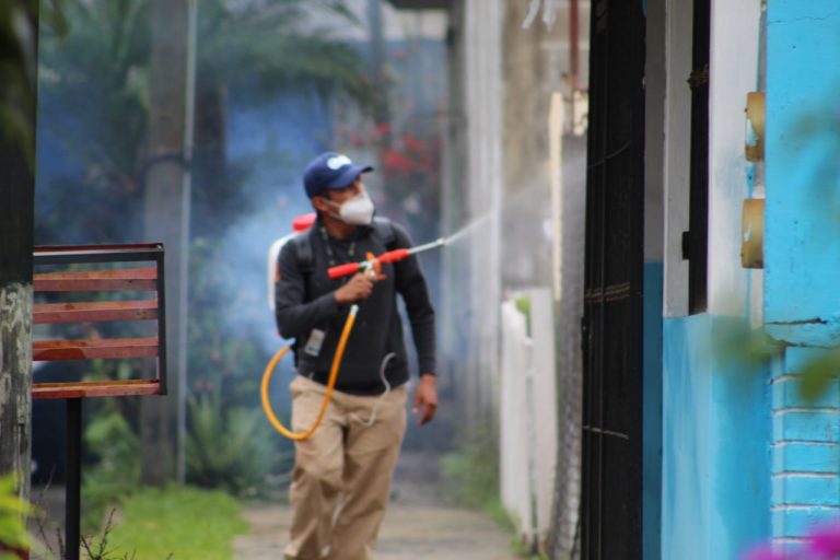 SANITIZAN VIVIENDAS DE SAN JOSÉ DE ABAJO, LLAMAN A MANTENER USO DE CUBREBOCA EN CÓRDOBA
