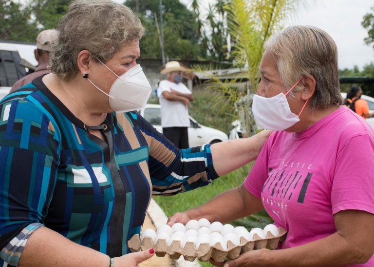 RECIBEN FAMILIAS DE 20 DE NOVIEMBRE Y SAN JOSÉ DE TAPIA APOYO ALIMENTARIO
