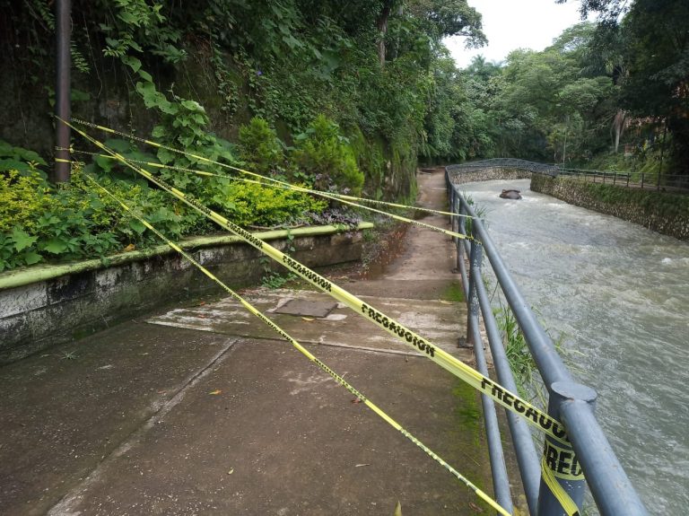 ACORDONAN PASEO DEL RÍO SAN ANTONIO TRAS AFECTACIONES POR LLUVIAS