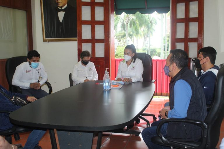 SE REÚNEN REPRESENTANTES DE BARES Y CANTINAS, CON AUTORIDADES MUNICIPALES Y DE SALUD