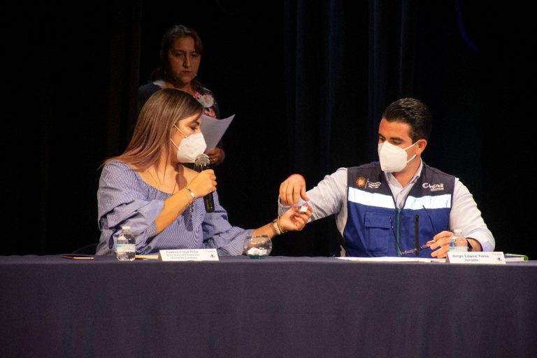 DEBATEN JÓVENES CORDOBESES PARA REPRESENTAR A CÓRDOBA EN CONCURSO REGIONAL