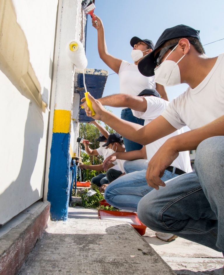 VECINOS Y SERVIDORES PÚBLICOS MUNICIPALES MEJORAN FRACCIONAMIENTO LOS ARCOS EN CÓRDOBA