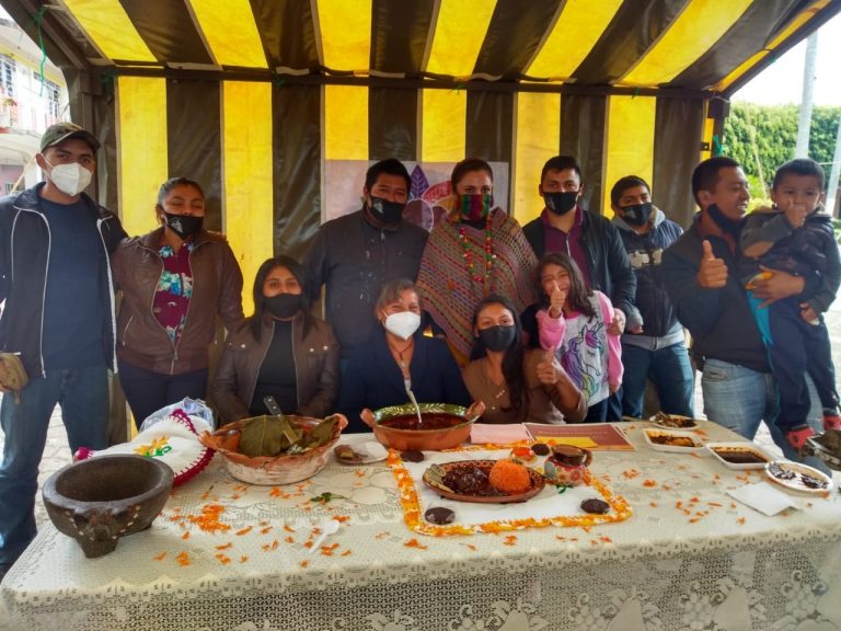PREMIAN A GANADORES DE CONCURSO DE ALTARES Y MOLE