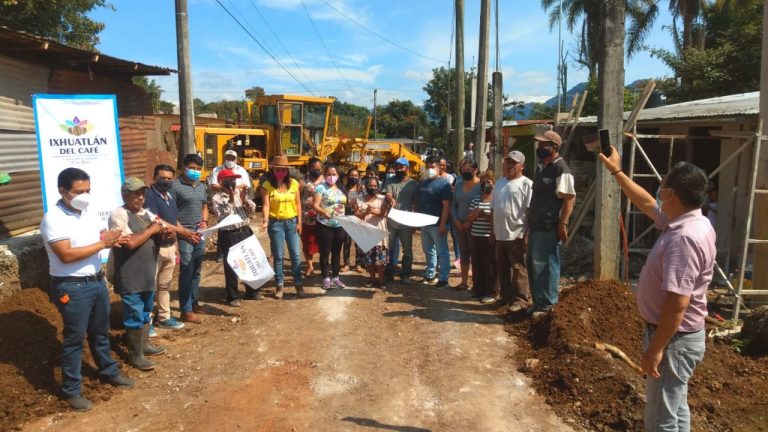 BANDERAZOS DE OBRAS EN IXHUATLÁN DEL CAFÉ
