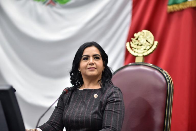 GÓMEZ CAZARÍN CELEBRA DESIGNACIÓN DE ADRIANA LINARES COMO PRESIDENTA DEL CONGRESO LOCAL