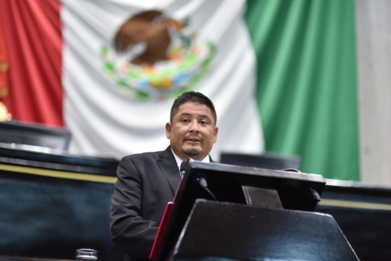 RINDE EL DIPUTADO RÍOS URIBE SU ÚLTIMO INFORME EN LA PRESIDENCIA