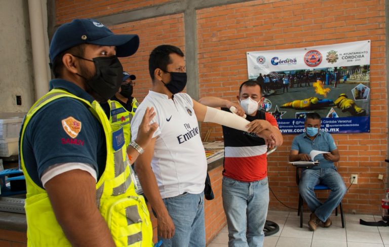 CAPACITAN EN PRIMEROS AUXILIOS A SERVIDORES PÚBLICOS