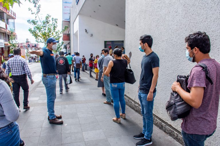 REFUERZA SALUD MUNICIPAL APLICACIÓN DE MEDIDAS SANITARIAS EN BANCOS DE CÓRDOBA