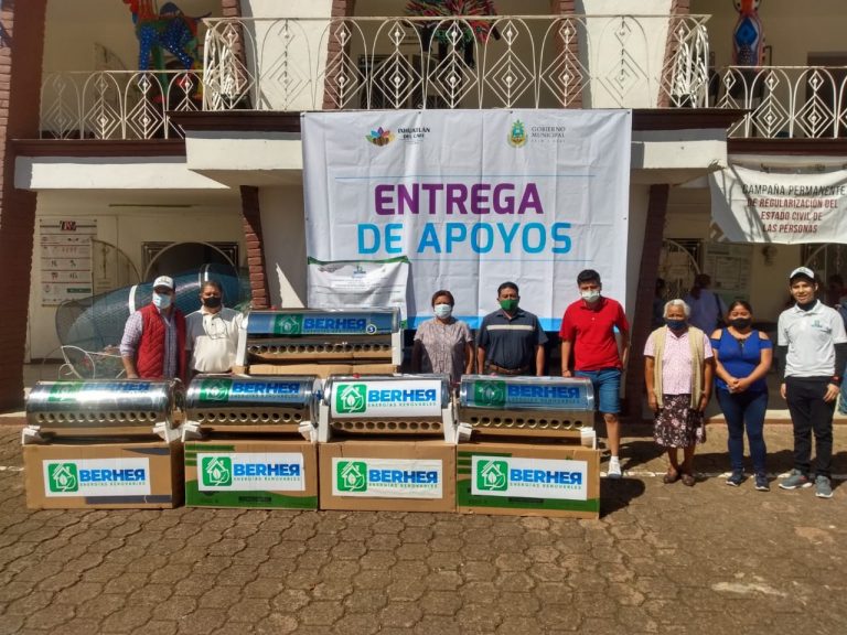 ENTREGAN CALENTADORES SOLARES