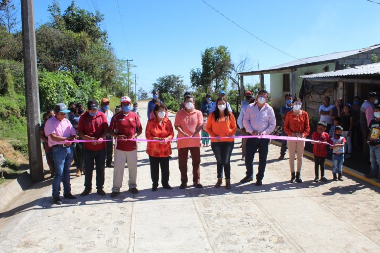 PAVIMENTAN AVENIDA 10 ALDAMA DE LA LOCALIDAD DE ELOTEPEC