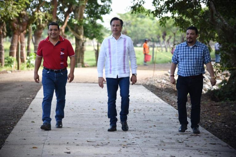 AGRADECE ALCALDE A CUITLÁHUAC GARCÍA Y GÓMEZ CAZARÍN POR OBRAS EN CATEMACO