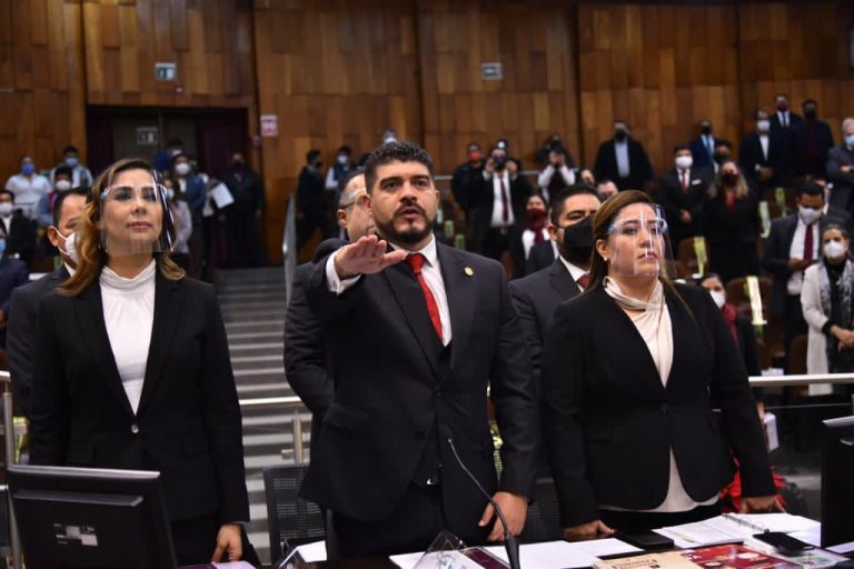 GOBIERNO, DOCENTES Y FAMILIAS GARANTIZAN EL FUTURO DE LA EDUCACIÓN: SEV