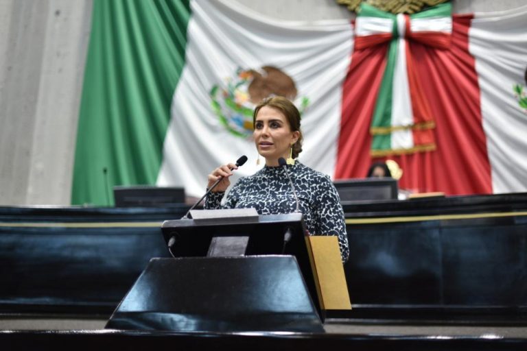PROPONE DIPUTADA AMPLIAR, DE 5 A 60, LOS DÍAS DE LA LICENCIA DE PATERNIDAD