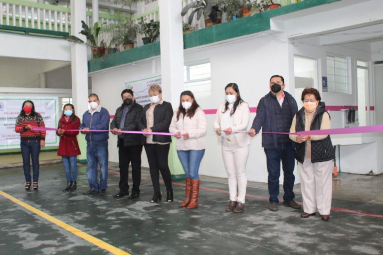 EN HUATUSCO, ALUMNOS SON BENEFICIADOS CON EL MANTENIMIENTO DE SERVICIOS SANITARIOS