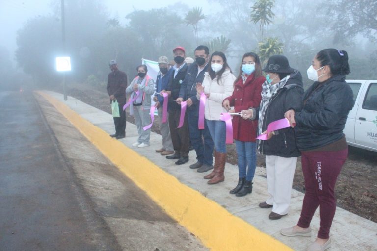 INAUGURAN SEGUNDA ETAPA DE GUARNICIONES Y BANQUETAS EN GALERA QUEMADA